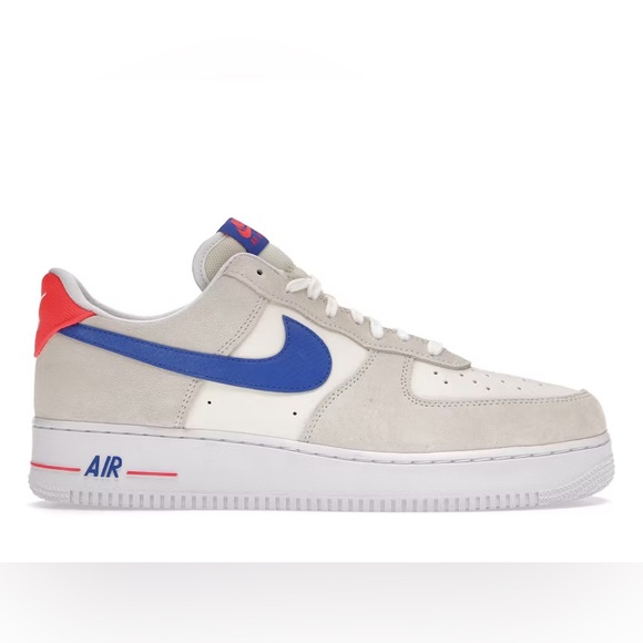 Sz 10 Nike Air Force 1 Low '07 LV8 coco milk & royal blue - Picture 1 of 9